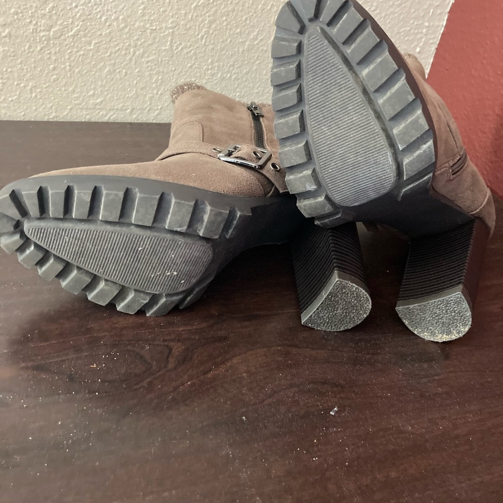 Boots - Picture 3 of 4